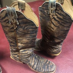 Twisted X sq toe Tiger striped boots